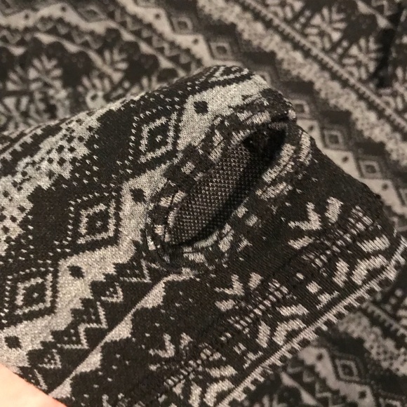KAVU Long Sleeved Patterned Sweater/Pull Over - Picture 4 of 7